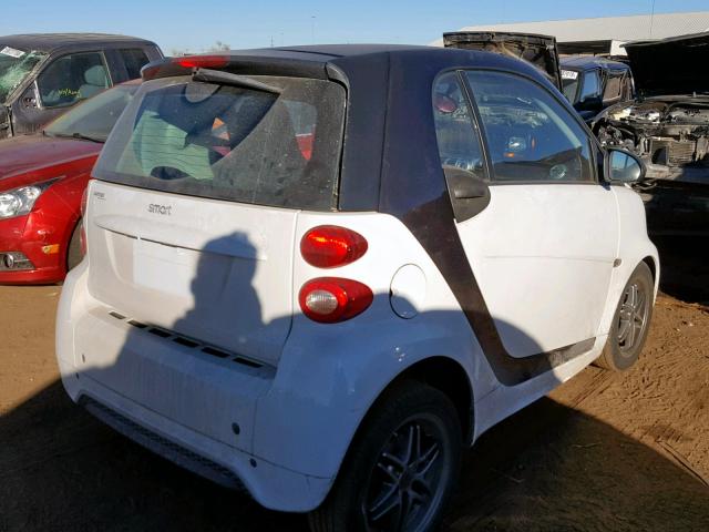 WMEEJ3BA6FK813402 - 2015 SMART FORTWO PUR WHITE photo 4