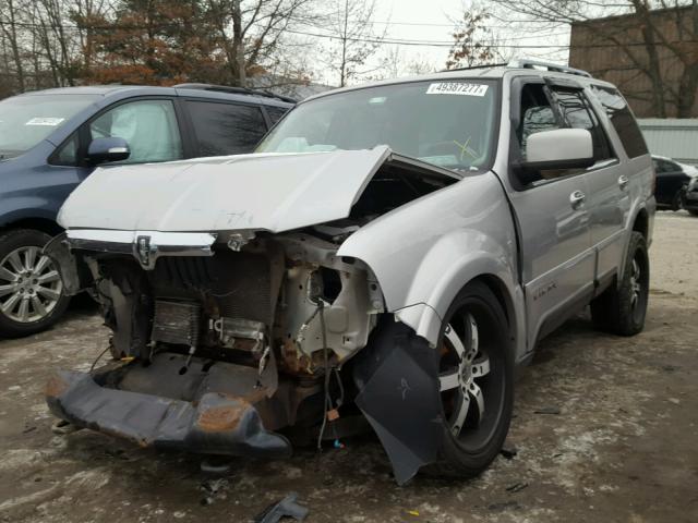 5LMFU28R64LJ05930 - 2004 LINCOLN NAVIGATOR SILVER photo 2