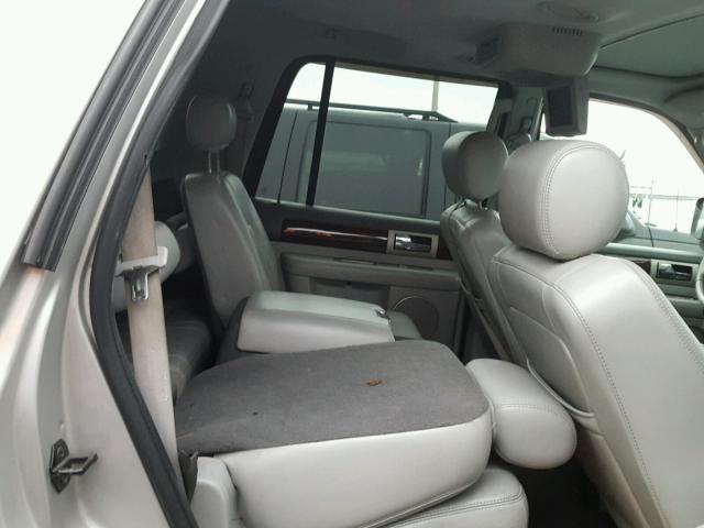 5LMFU28R64LJ05930 - 2004 LINCOLN NAVIGATOR SILVER photo 6