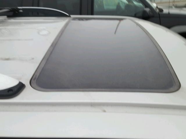 5LMFU28R64LJ05930 - 2004 LINCOLN NAVIGATOR SILVER photo 9