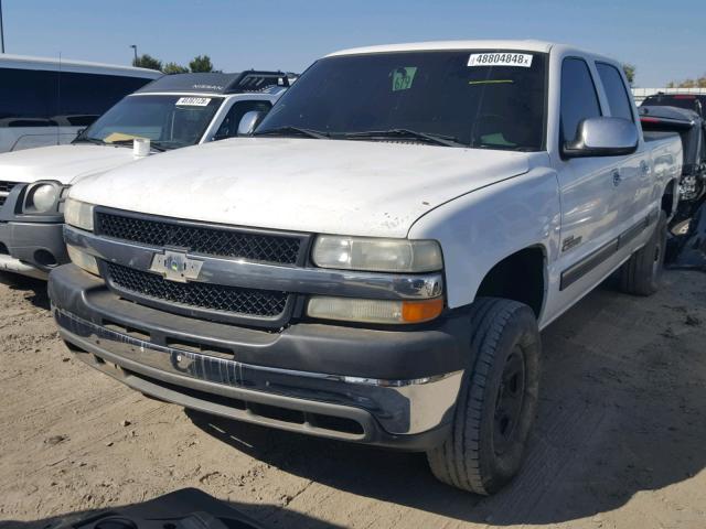 1GCHC23171F162216 - 2001 CHEVROLET SILVERADO WHITE photo 2