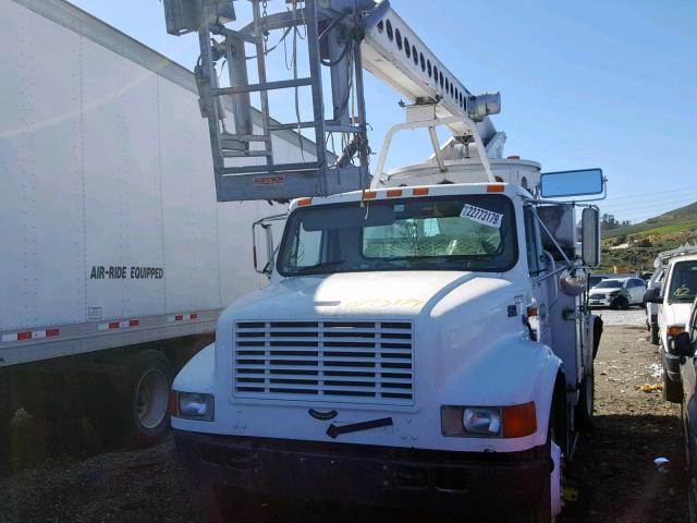 1HTSCAAL2YH223977 - 2000 INTERNATIONAL 4000 4700 白色 照片 2
