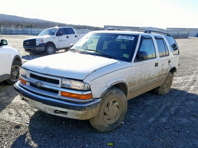 1GNDT13W512215093 - 2001 CHEVROLET BLAZER WHITE photo 2