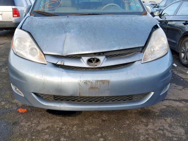 5TDBK22C07S007334 - 2007 TOYOTA SIENNA XLE BLUE photo 9