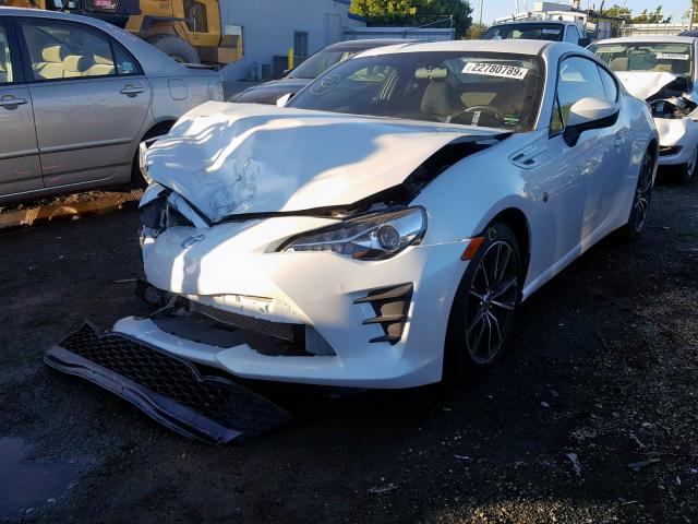 JF1ZNAA17H8701708 - 2017 TOYOTA 86 BASE WHITE photo 2