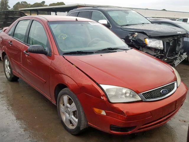 1FAFP34N05W151928 - 2005 FORD FOCUS ZX4 RED photo 1
