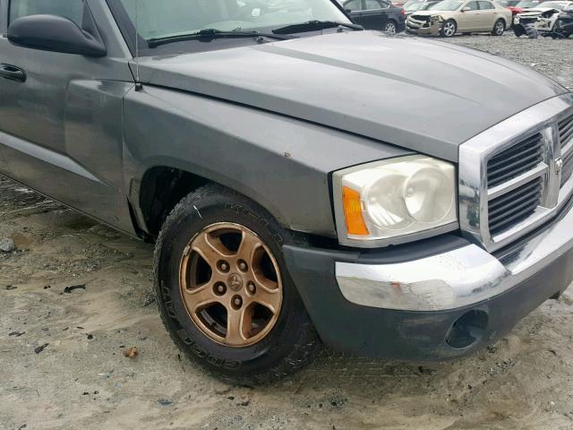 1D7HE48K45S161115 - 2005 DODGE DAKOTA QUA GRAY photo 9