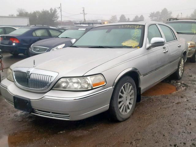 1LNHM82W83Y609037 - 2003 LINCOLN TOWN CAR S SILVER photo 2