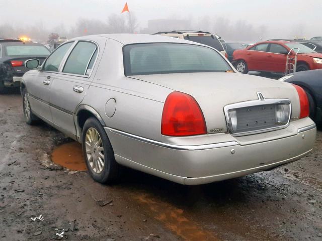 1LNHM82W83Y609037 - 2003 LINCOLN TOWN CAR S SILVER photo 3