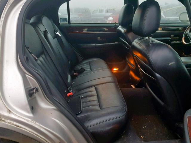 1LNHM82W83Y609037 - 2003 LINCOLN TOWN CAR S SILVER photo 6