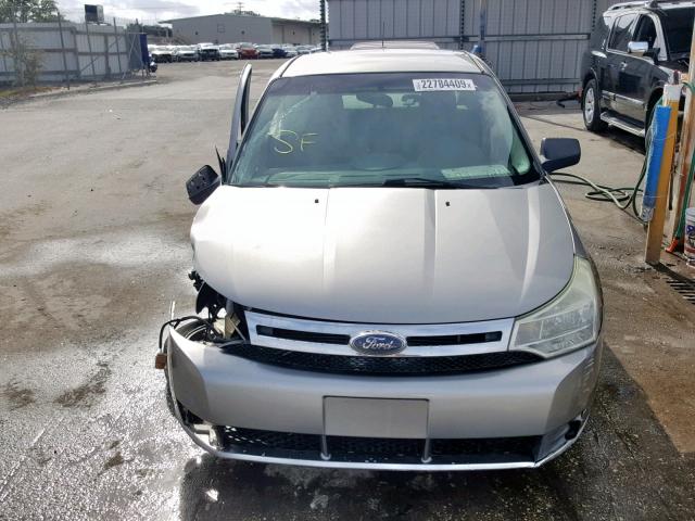 1FAHP34N58W282270 - 2008 FORD FOCUS S/SE SILVER photo 10