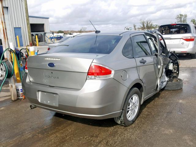 1FAHP34N58W282270 - 2008 FORD FOCUS S/SE SILVER photo 4