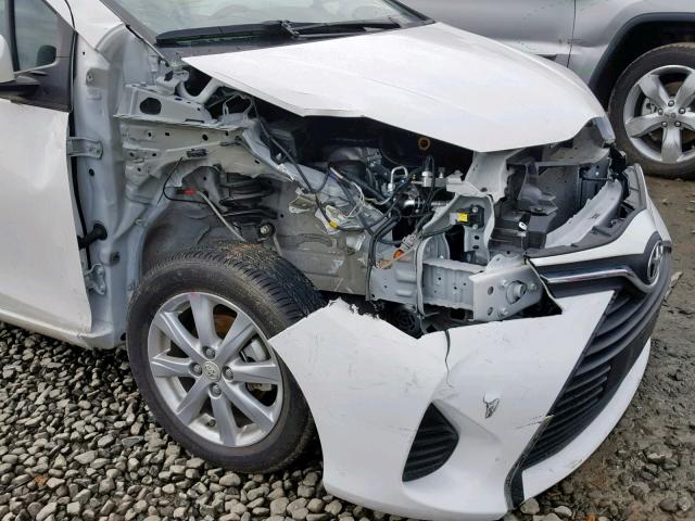 VNKKTUD38HA077613 - 2017 TOYOTA YARIS L WHITE photo 9