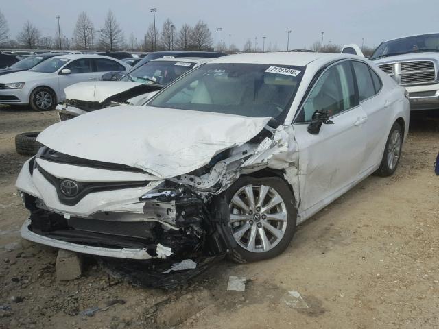 4T1B11HKXJU529527 - 2018 TOYOTA CAMRY L WHITE photo 2