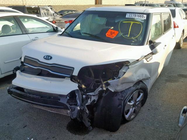 KNDJN2A29H7467566 - 2017 KIA SOUL თეთრი ფოტო 2