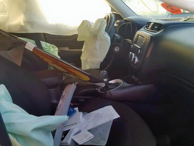 KNDJN2A29H7467566 - 2017 KIA SOUL თეთრი ფოტო 5