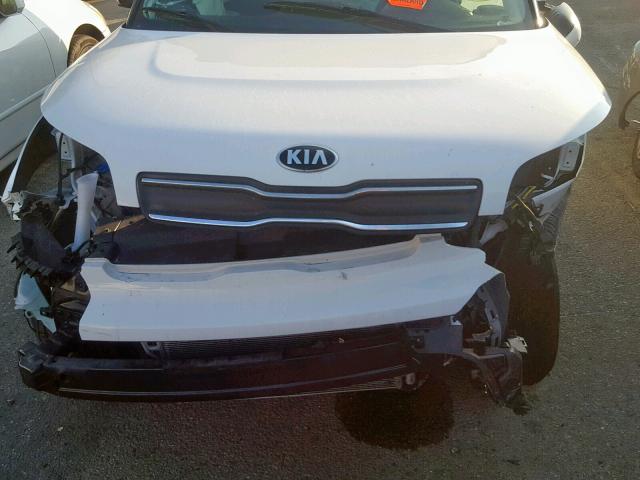 KNDJN2A29H7467566 - 2017 KIA SOUL თეთრი ფოტო 7