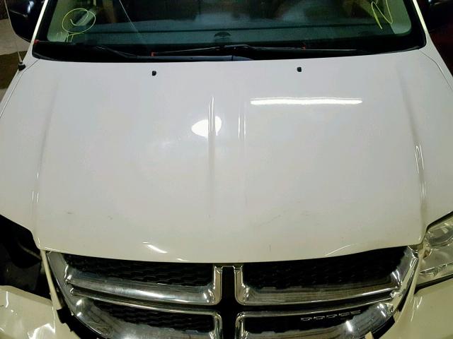 2D4JN1AG0BR600939 - 2011 DODGE GRAND CARA WHITE photo 7