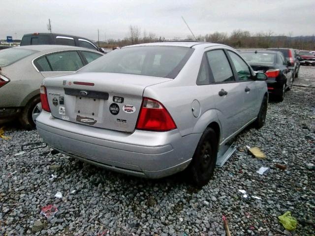 1FAFP34N67W103949 - 2007 FORD FOCUS ZX4 SILVER photo 4