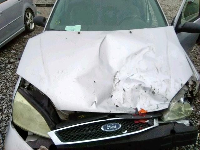 1FAFP34N67W103949 - 2007 FORD FOCUS ZX4 SILVER photo 7