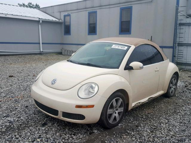 3VWRF31Y06M306968 - 2006 VOLKSWAGEN NEW BEETLE Creme Foto 2