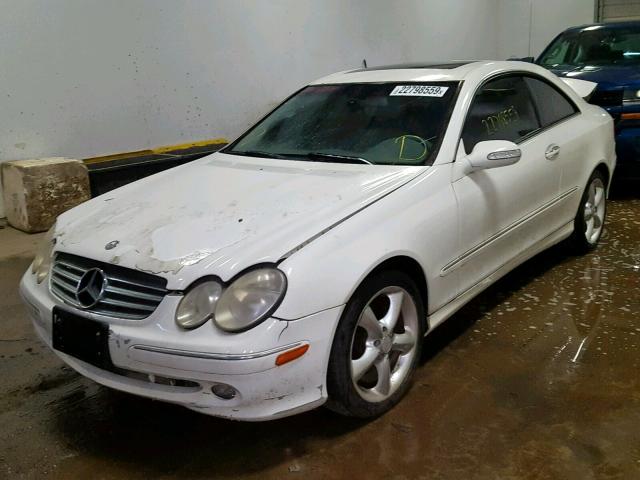 WDBTJ65J14F082191 - 2004 MERCEDES-BENZ CLK 320C WHITE photo 2