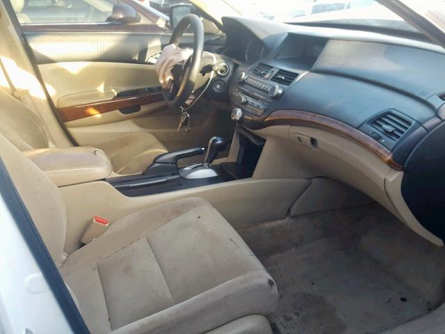 1HGCP2F74BA034840 - 2011 HONDA ACCORD EX Biały zdjęcie 5