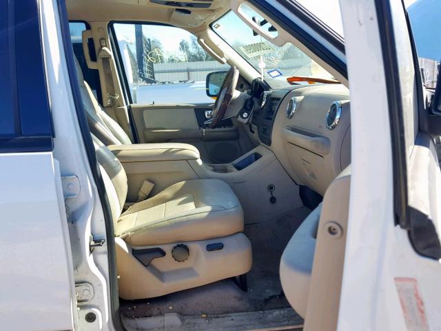 1FMPU17505LA03122 - 2005 FORD EXPEDITION WHITE photo 5