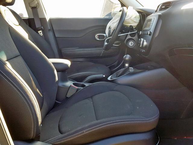 KNDJN2A2XG7354269 - 2016 KIA SOUL WHITE photo 5