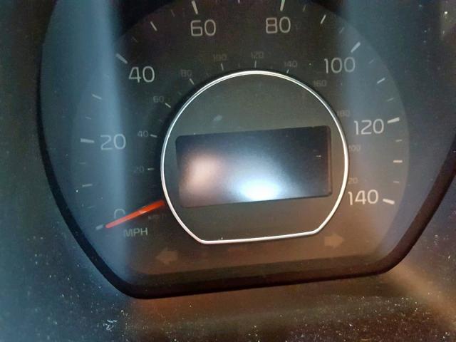 KNDJN2A2XG7354269 - 2016 KIA SOUL WHITE photo 8