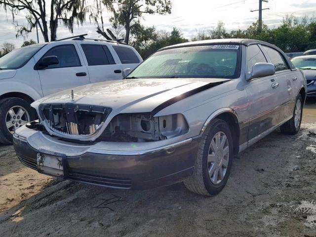 1LNHM82W85Y661982 - 2005 LINCOLN TOWN CAR S SILVER photo 2