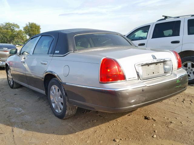 1LNHM82W85Y661982 - 2005 LINCOLN TOWN CAR S SILVER photo 3