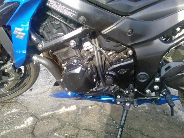 JS1C533B8J2100019 - 2018 SUZUKI GSX-S750 BLUE photo 7