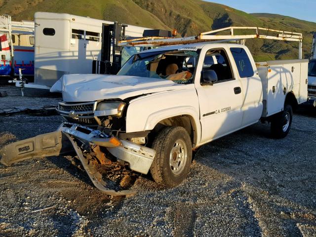 1GBHC29U25E232240 - 2005 CHEVROLET SILVERADO WHITE photo 2