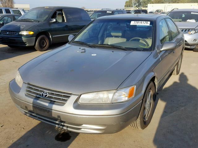 JT2BF28K3X0188623 - 1999 TOYOTA CAMRY LE GRAY photo 2