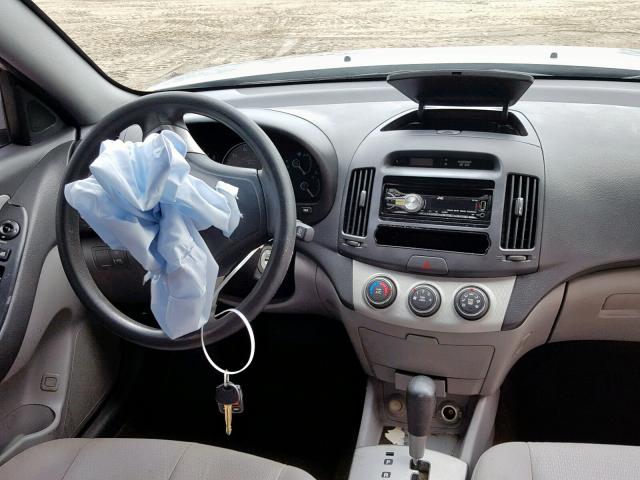 KMHDU46D18U335355 - 2008 HYUNDAI ELANTRA GL Silber Foto 9