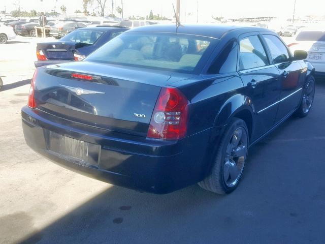 2C3KA43R08H208611 - 2008 CHRYSLER 300 LX BLACK photo 4