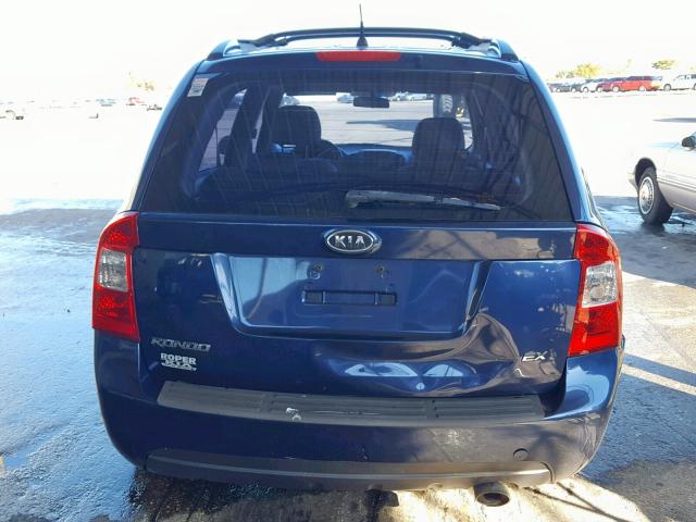 KNAFG525677077854 - 2007 KIA RONDO BASE BLUE photo 9