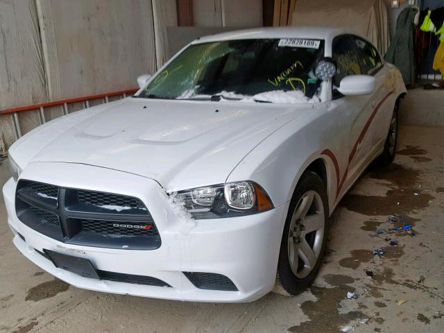2C3CDXAT8DH720817 - 2013 DODGE CHARGER PO WHITE photo 2