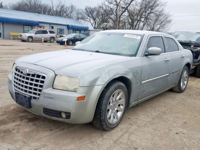 2C3KA53G86H154931 - 2006 CHRYSLER 300 TOURIN SILVER photo 2