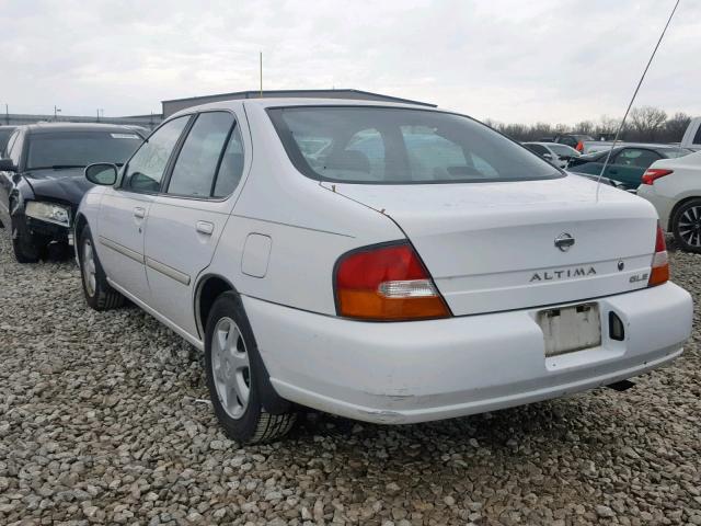 1N4DL01D3WC189945 - 1998 NISSAN ALTIMA XE WHITE photo 3