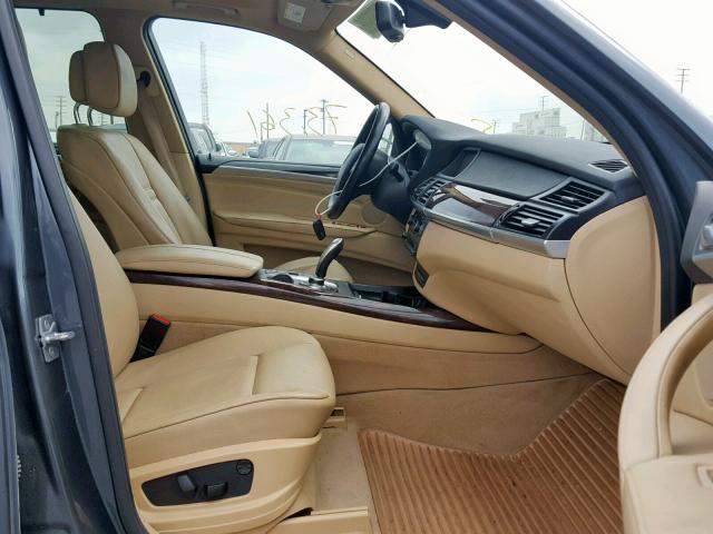 5UXZV8C54BL418561 - 2011 BMW X5 XDRIVE5 GRAY photo 5