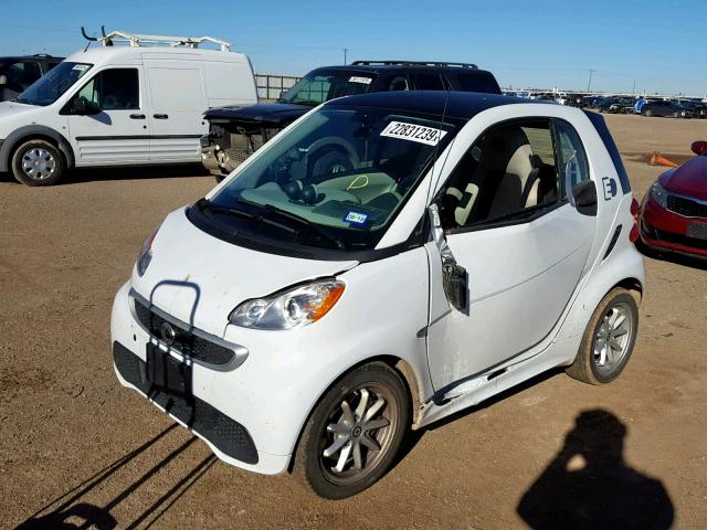 WMEEJ9AA5EK781383 - 2014 SMART FORTWO ELE WHITE photo 2