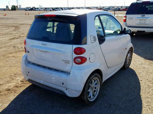 WMEEJ9AA5EK781383 - 2014 SMART FORTWO ELE WHITE photo 4