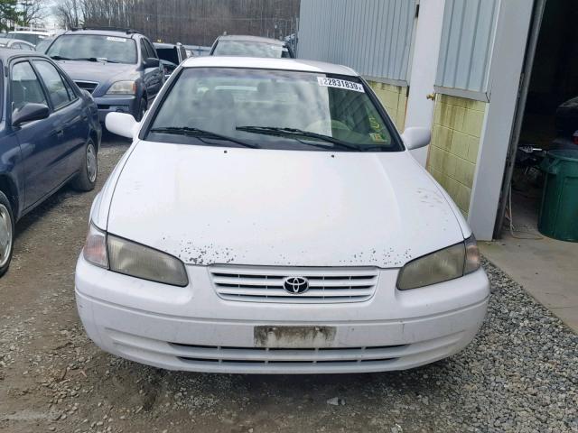4T1BG22K7XU532925 - 1999 TOYOTA CAMRY CE 白色 照片 9