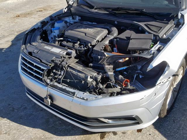 1VWBT7A37GC011200 - 2016 VOLKSWAGEN PASSAT SE SILVER photo 9