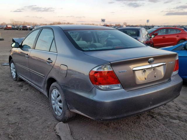 JTDBE32K353030464 - 2005 TOYOTA CAMRY LE ნაცრისფერი ფოტო 3