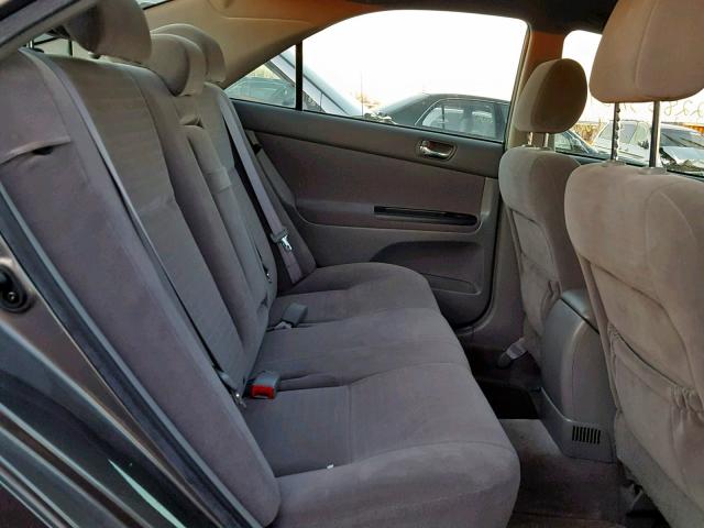 JTDBE32K353030464 - 2005 TOYOTA CAMRY LE ნაცრისფერი ფოტო 6