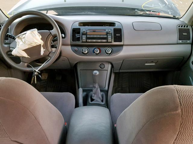 JTDBE32K353030464 - 2005 TOYOTA CAMRY LE ნაცრისფერი ფოტო 9