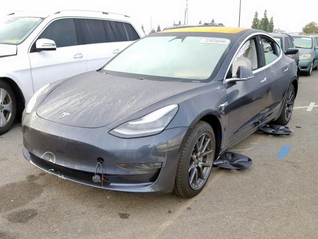 5YJ3E1EB5JF096063 - 2018 TESLA MODEL 3 GRAY photo 2